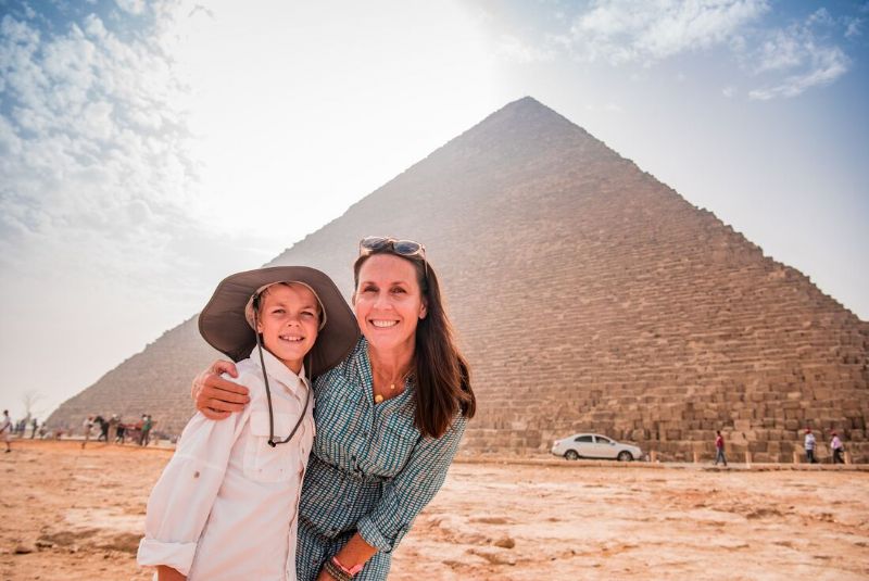 intrepid travel-egypt family 01 cairo-pyramids-4882